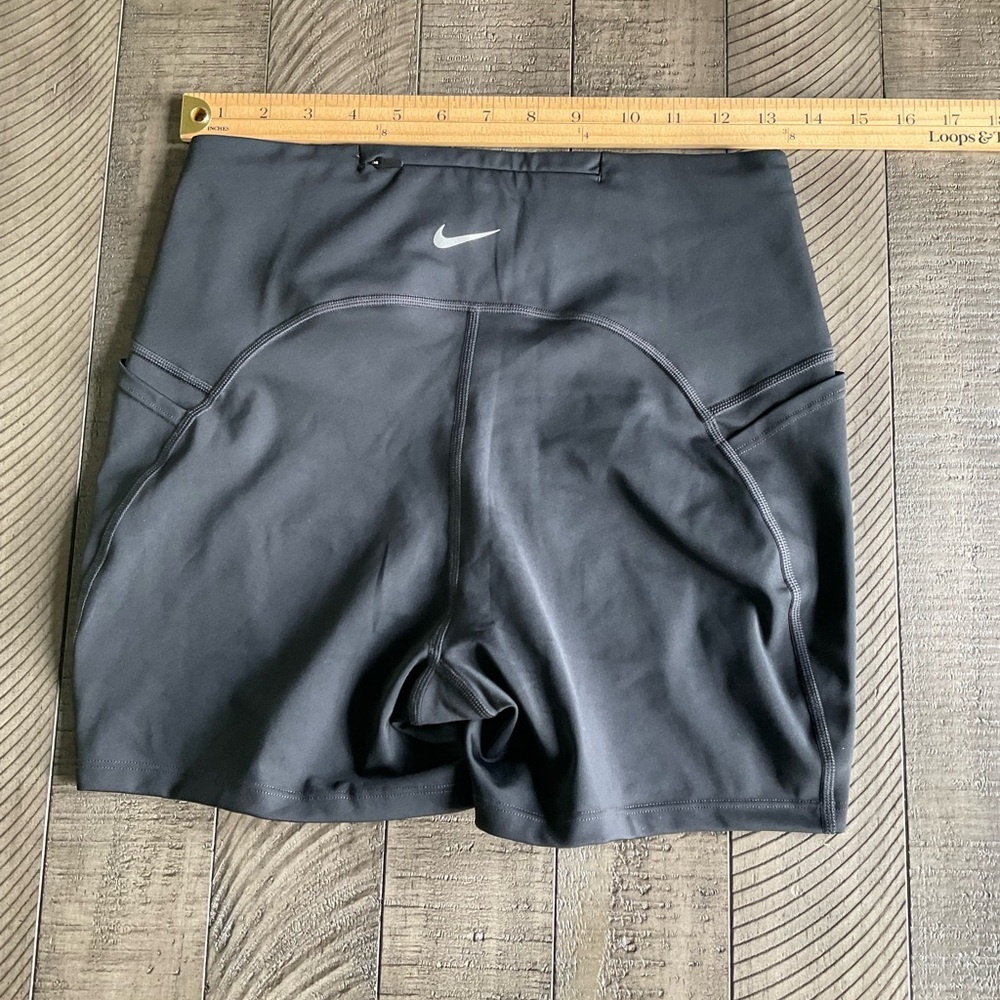 Nike Run Dri-FIT Women’s Bike Shorts Medium Black Lined Reflective NWOT - Picture 6 of 6